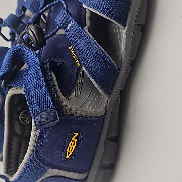 Keen Sandals Kid size 4 blue hiking sandals - Picture 3 of 13
